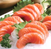 冰鮮三文魚魚腩（去皮、切片）